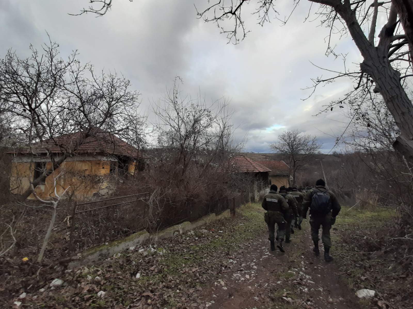 Наћи ћемо Монику, ништа нас неће зауставити: Ловци одлучни да спасу девојчицу из канџи Малчанског берберина (ФОТО)